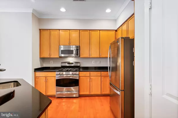 Arlington, VA 22201,2220 FAIRFAX DR #PH07