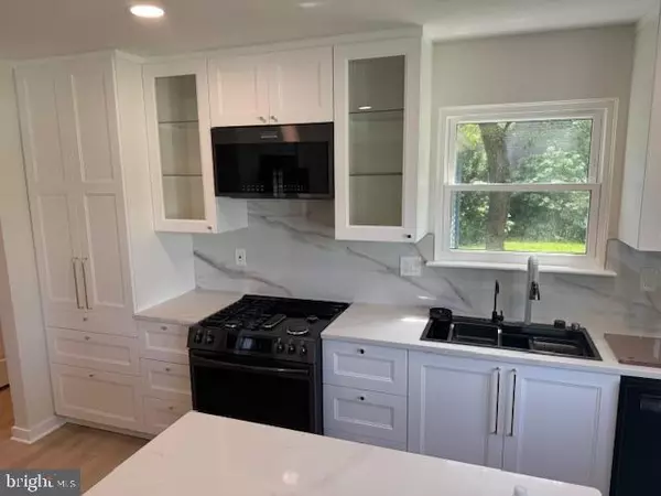 Cherry Hill, NJ 08003,209 HENFIELD AVE