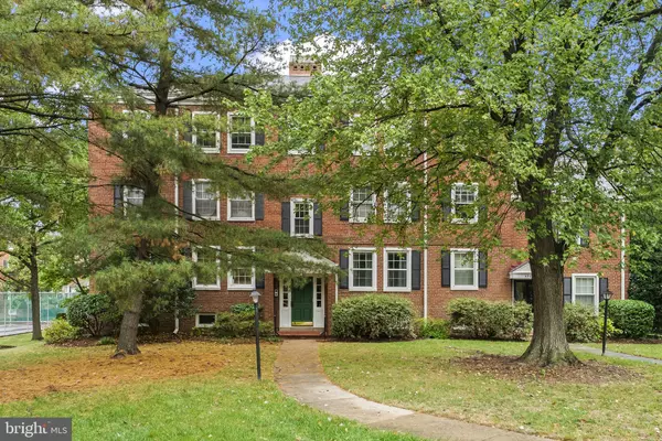 4903 30TH ST S #B2, Arlington, VA 22206