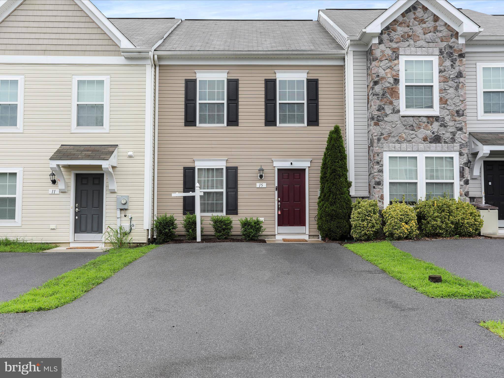 15 TEAKWOOD DR, Martinsburg, WV 25404