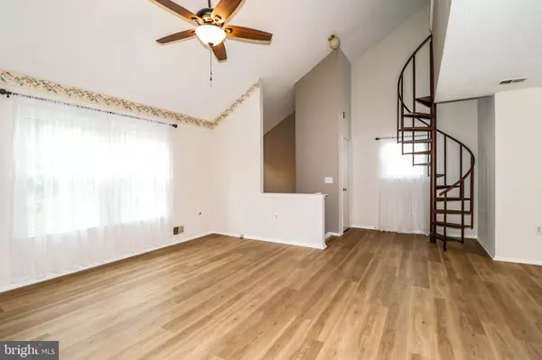 Jackson, NJ 08527,707 IVY CT