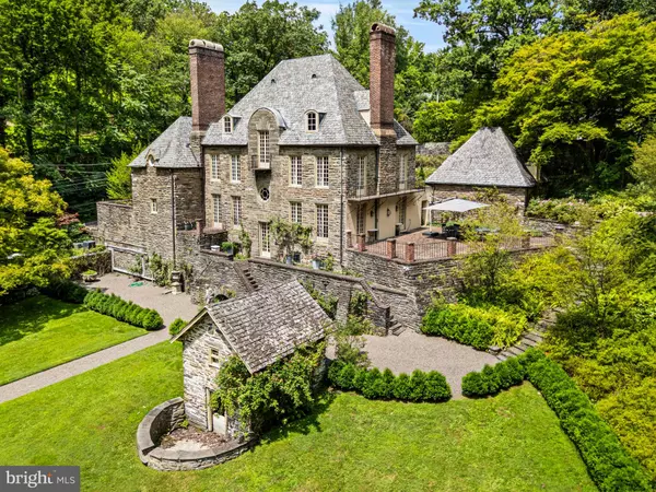 42 W BELLS MILL RD,  Philadelphia,  PA 19118