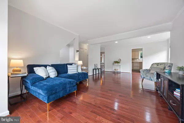 Ellicott City, MD 21043,7817 FALLING LEAVES CT