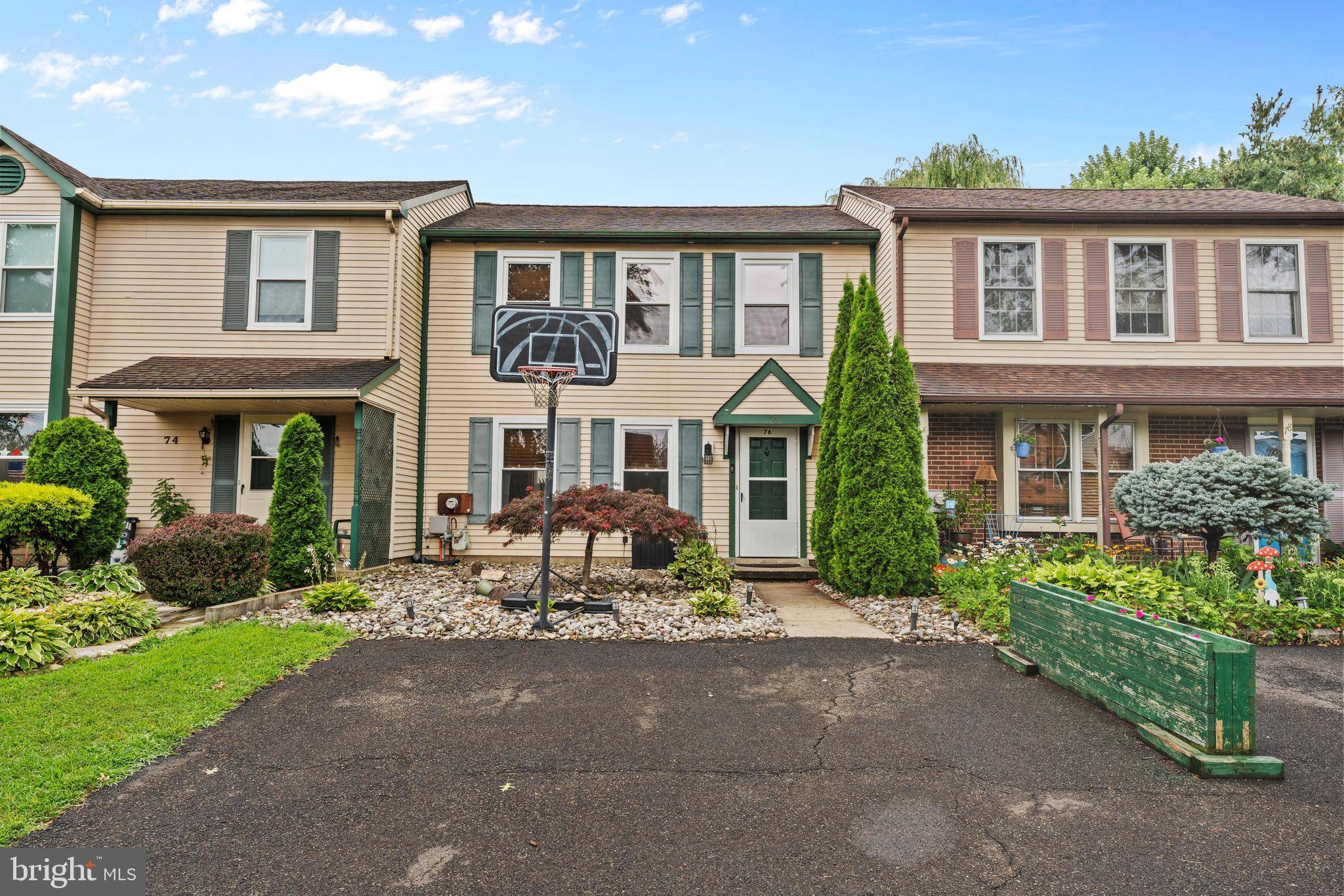 76 HUNT, Horsham, PA 19044