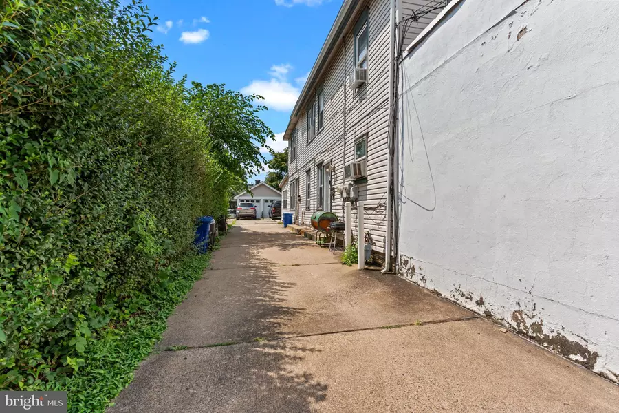 35 W LINCOLN HWY, Penndel, PA 19047