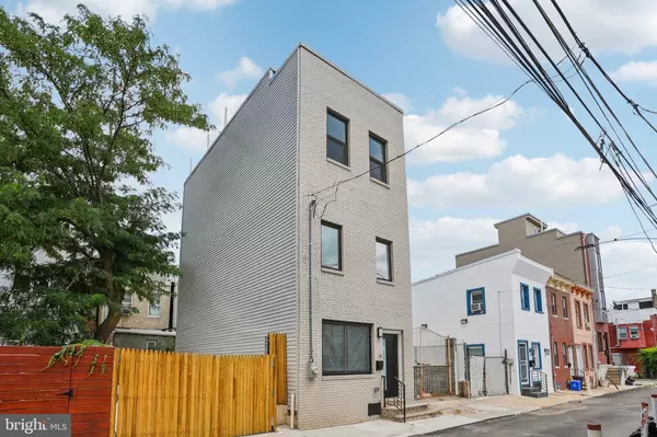 Philadelphia, PA 19133,2225-2227 N WATERLOO ST