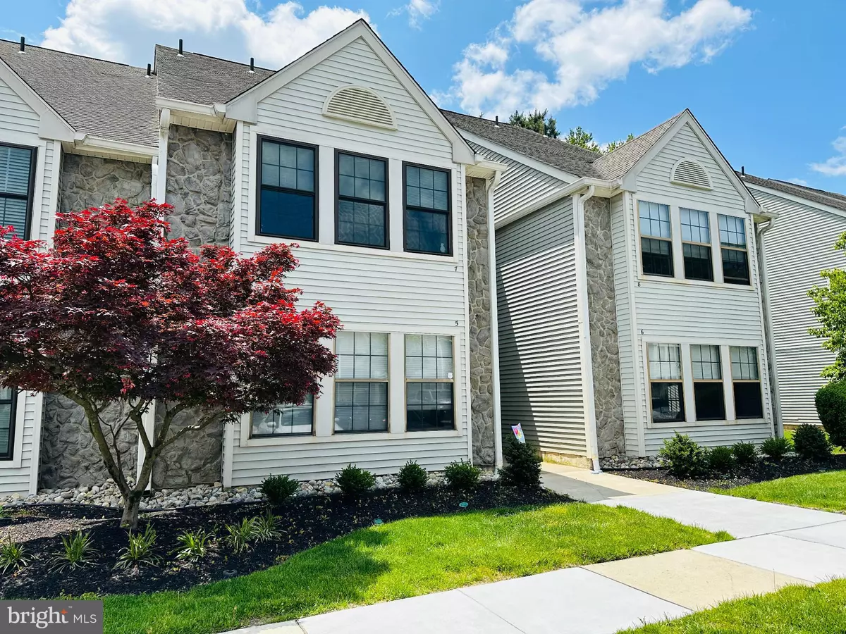 Marlton, NJ 08053,8 SUMMIT CT