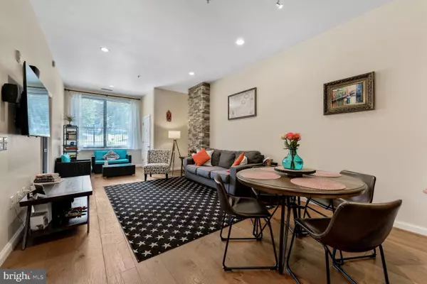 Alexandria, VA 22303,2451 MIDTOWN AVE #112