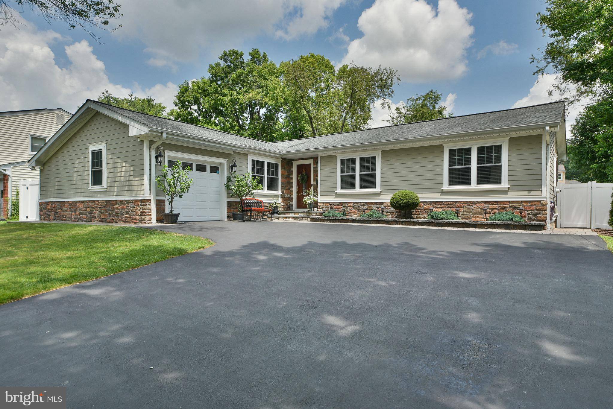 12 RYDAL DR, Trenton, NJ 08648