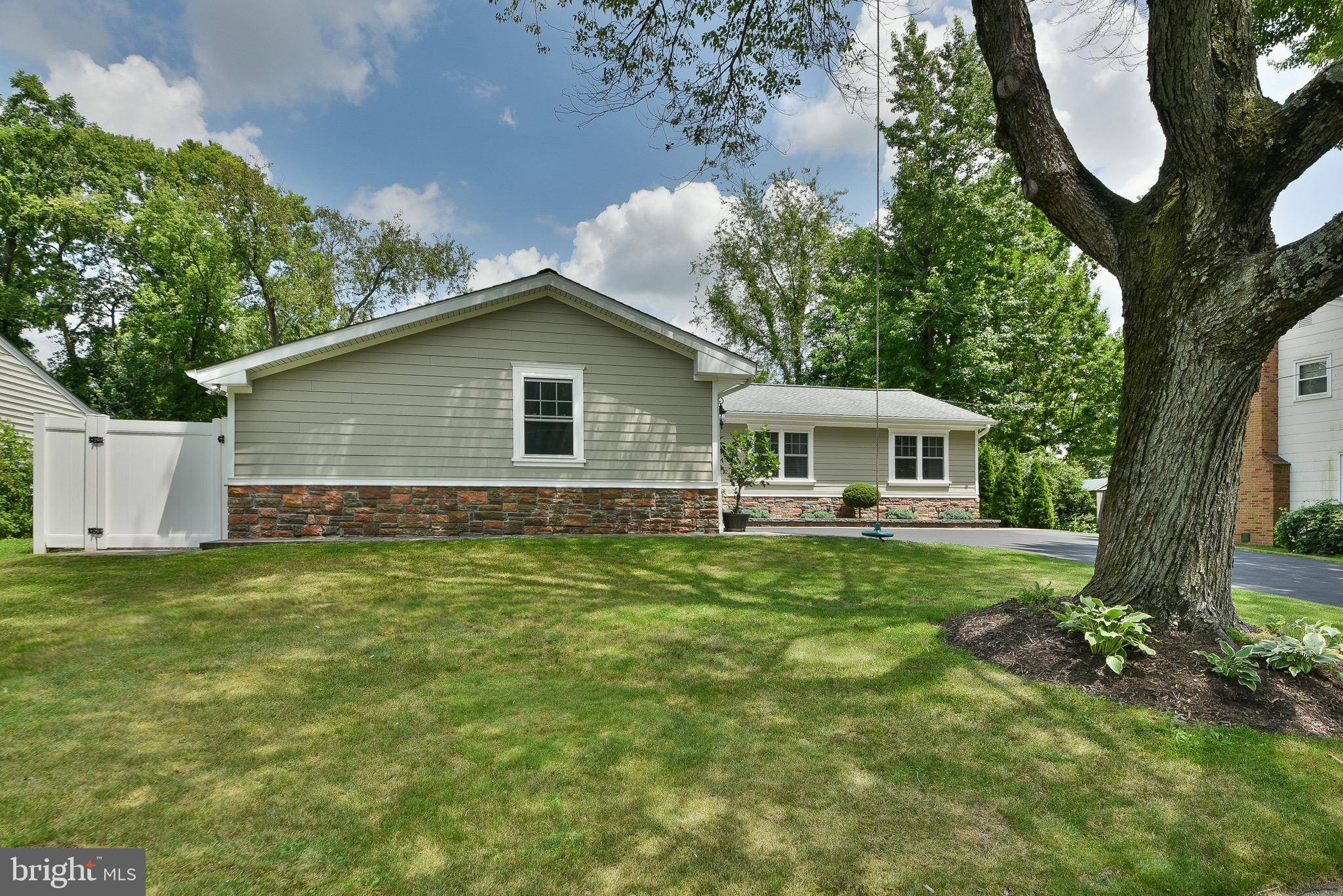 Trenton, NJ 08648,12 RYDAL DR