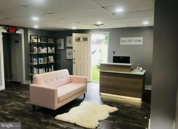 Vineland, NJ 08360,211 W LANDIS AVE