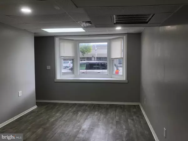 Vineland, NJ 08360,211 W LANDIS AVE