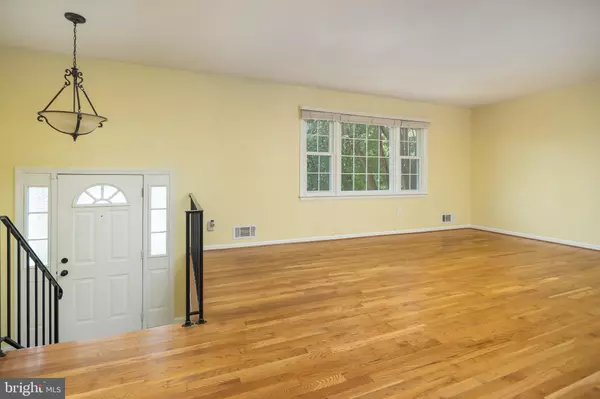 Alexandria, VA 22309,3017 BATTERSEA LN