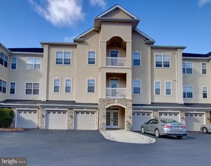 Holland, PA 18966,3 FALCON DR #101