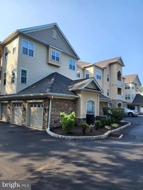 Holland, PA 18966,3 FALCON DR #101
