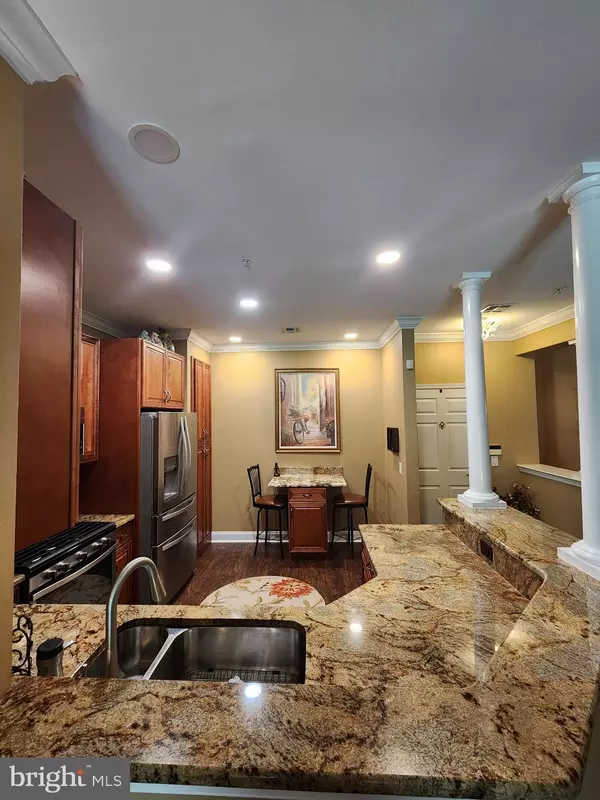 Holland, PA 18966,3 FALCON DR #101