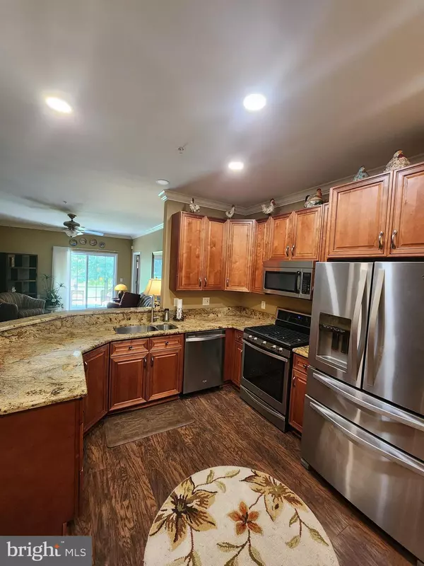 Holland, PA 18966,3 FALCON DR #101