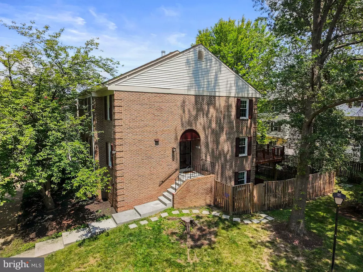 Alexandria, VA 22310,6028 CROWN ROYAL CIR