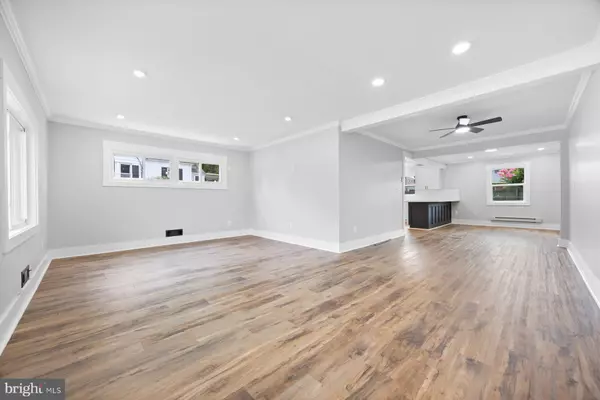 Gwynn Oak, MD 21207,5915 JOHNNYCAKE RD