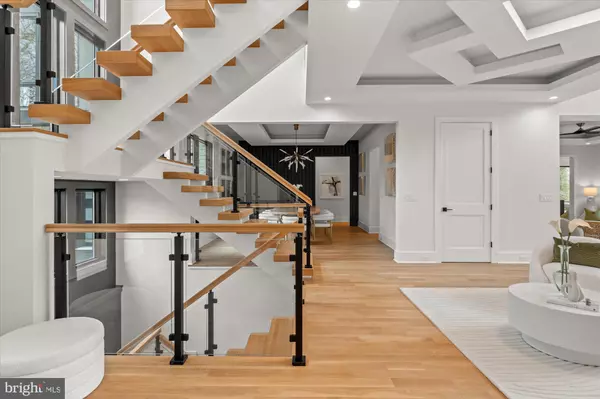 Mclean, VA 22101,1428 WAGGAMAN CIR