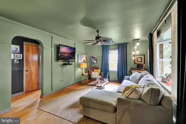 Lancaster, PA 17601,827 DARBY LN