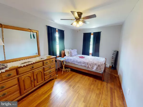 Pleasant Gap, PA 16823,105 OAK ST