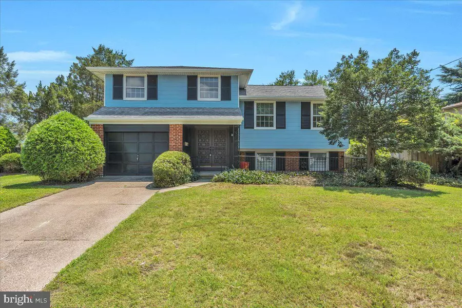 7 ACADEMY DR, Stratford, NJ 08084