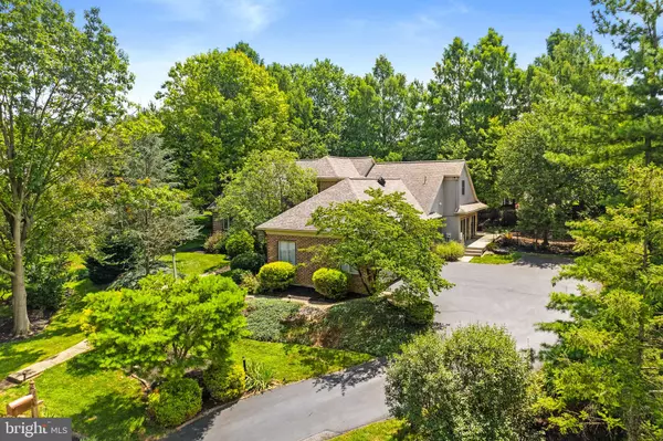 2138 WATERFORD DR, Lancaster, PA 17601