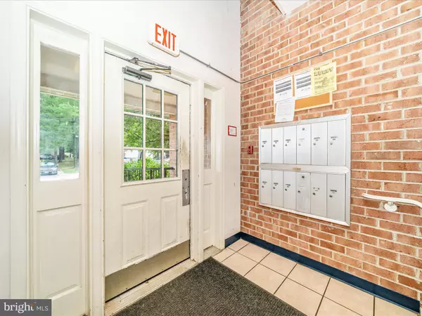 Gaithersburg, MD 20879,18336 STREAMSIDE DR #301