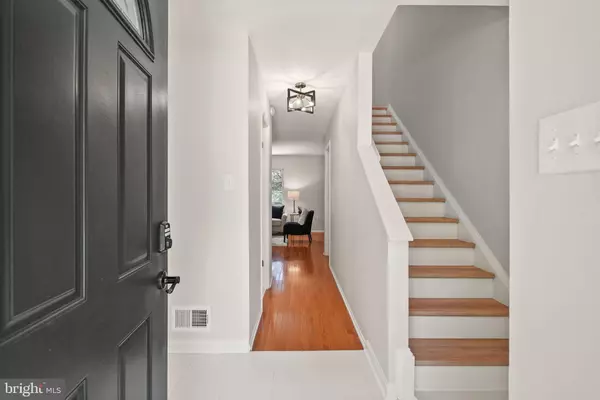 Springfield, VA 22152,8913 SHAMROCK CT