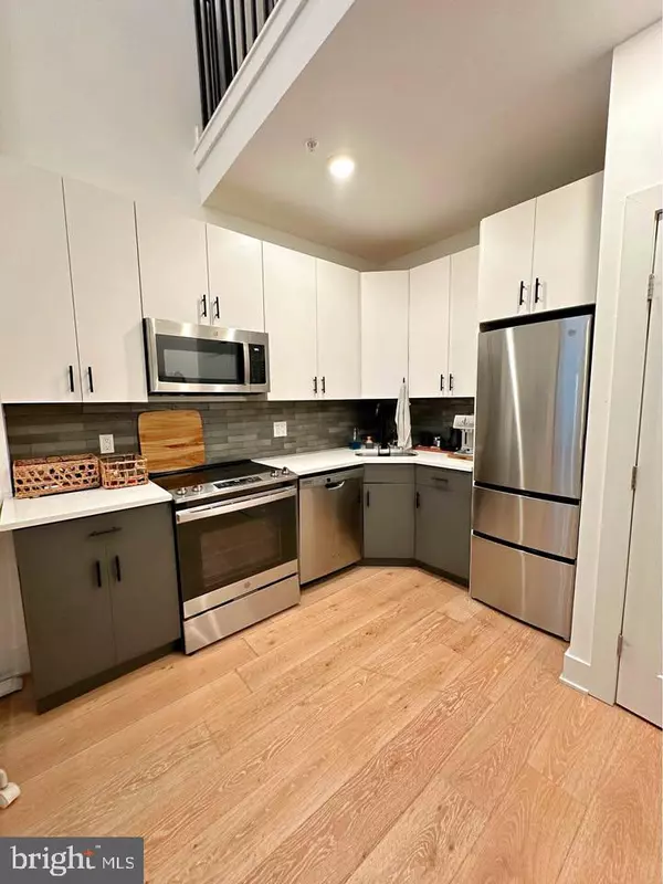 136 CHESTNUT ST #2F, Philadelphia, PA 19106