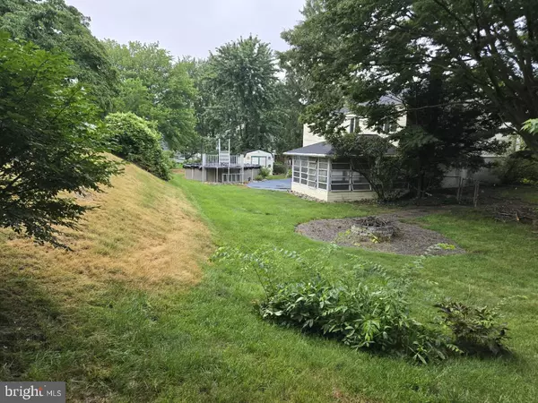 Norristown, PA 19403,520 DEERFIELD DR