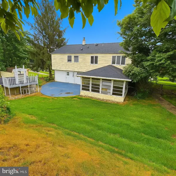 Norristown, PA 19403,520 DEERFIELD DR