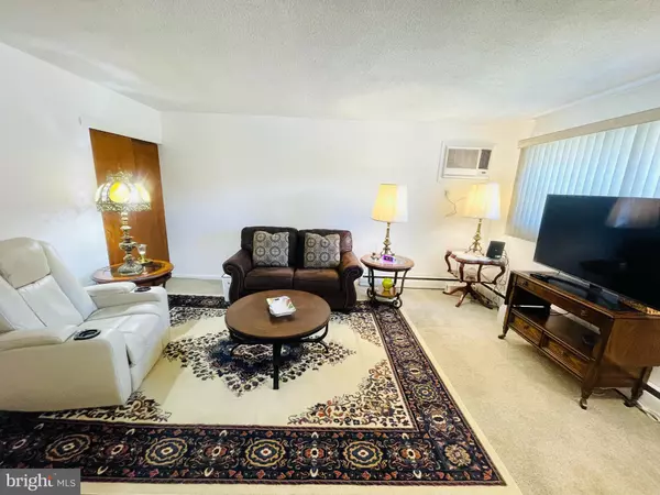 Philadelphia, PA 19111,1132 SOLLY AVE