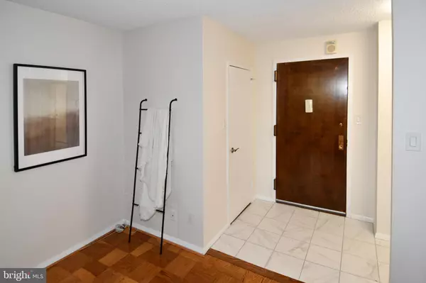 Bethesda, MD 20814,5225 POOKS HILL RD #222N