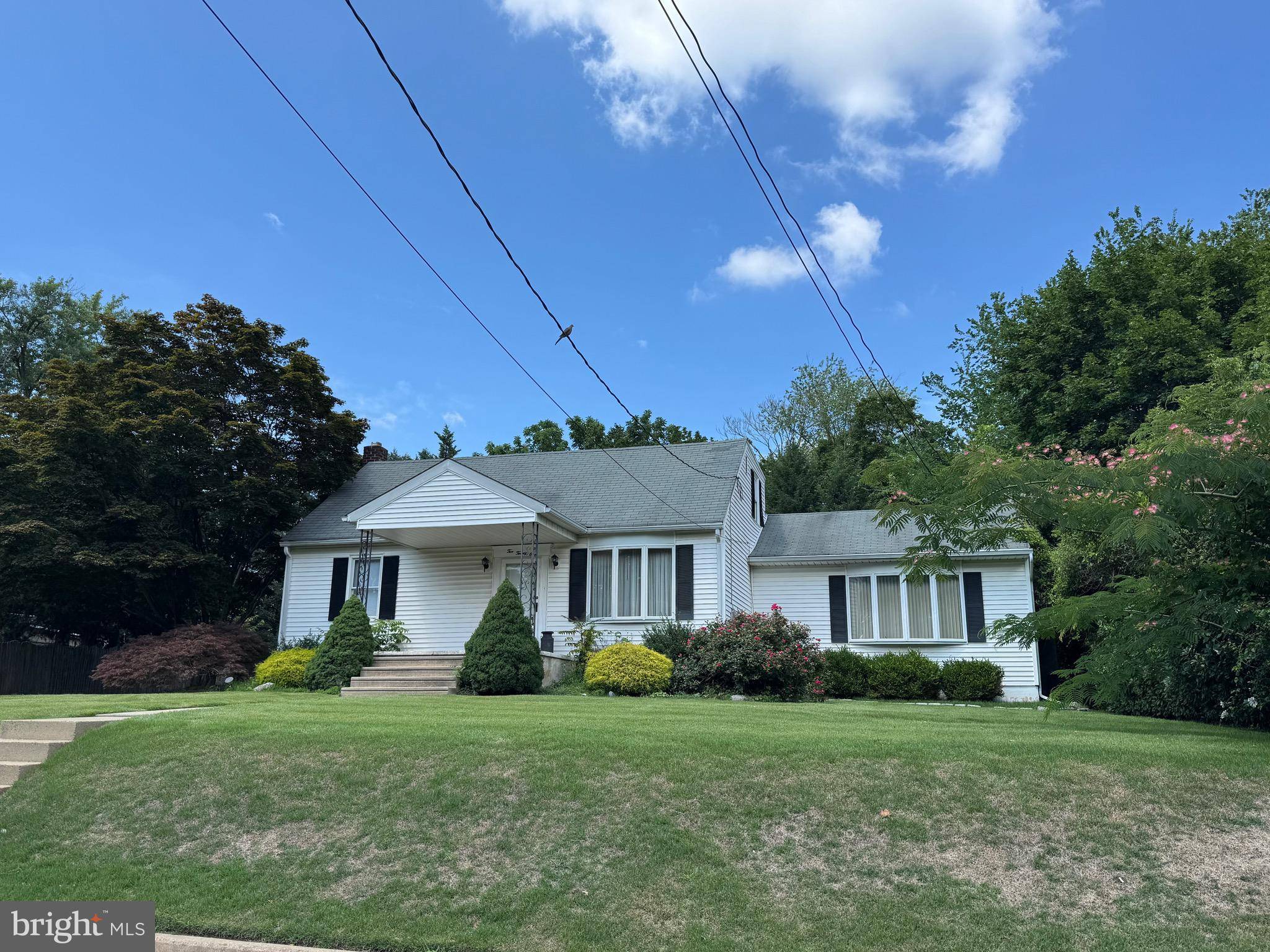 221 CLEMENTON AVE, Blackwood, NJ 08012