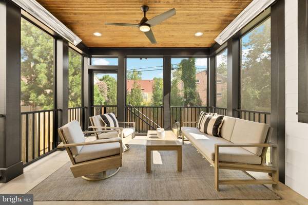 Arlington, VA 22202,637 21ST ST S