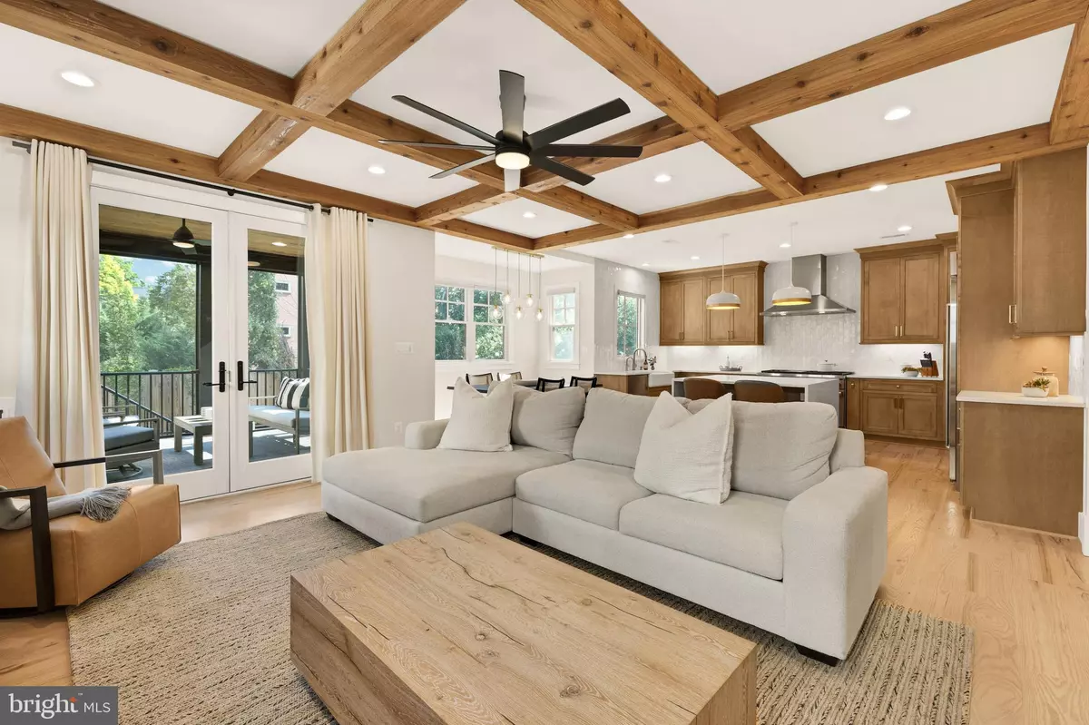 Arlington, VA 22202,637 21ST ST S