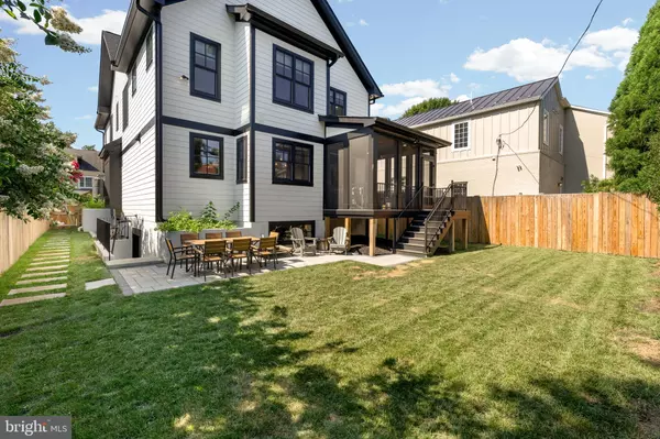 Arlington, VA 22202,637 21ST ST S