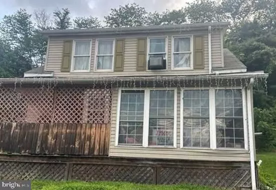 1045 W 4TH ST, Lock Haven, PA 17745