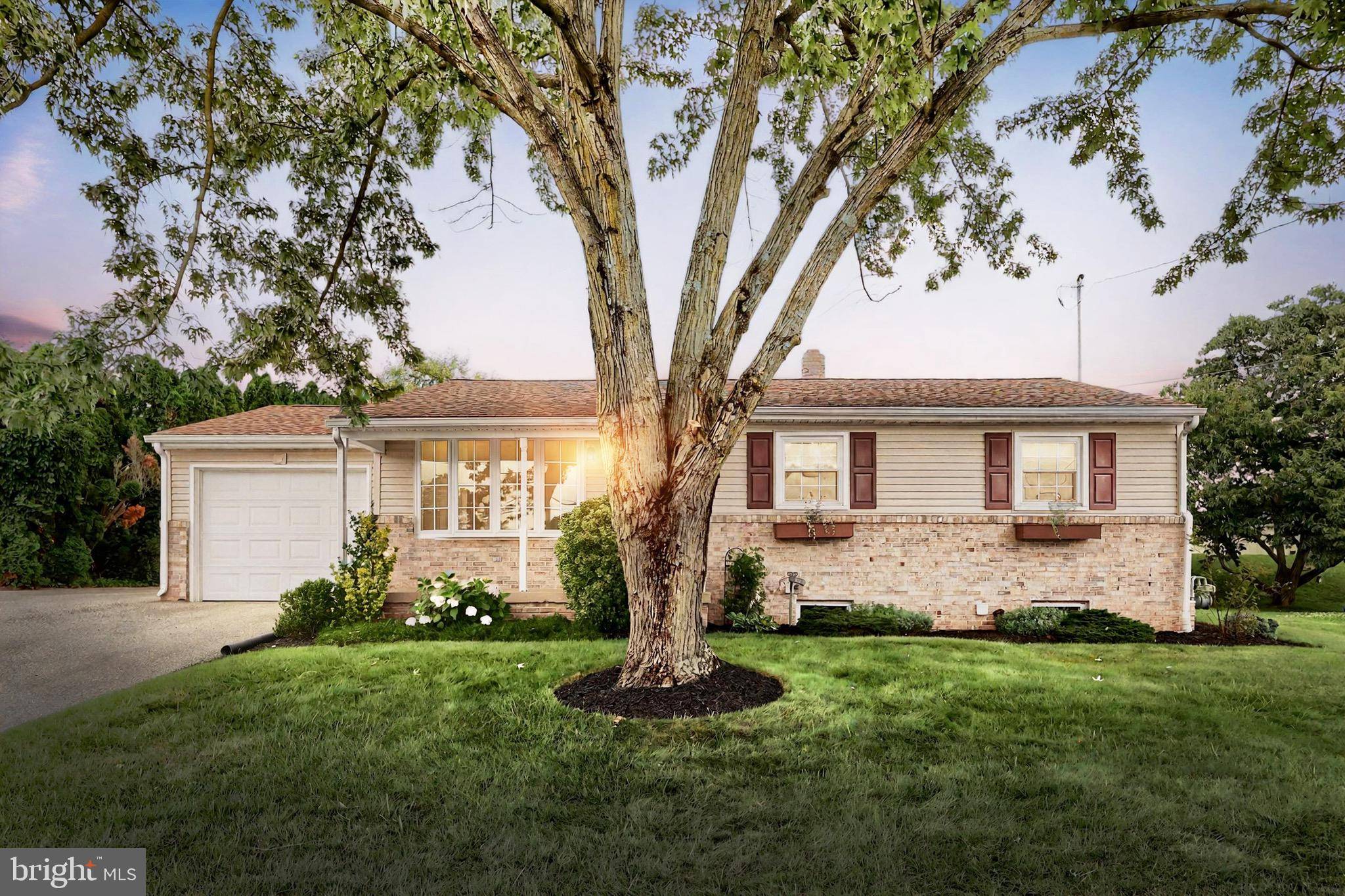 2569 EMIG MILL RD, Dover, PA 17315