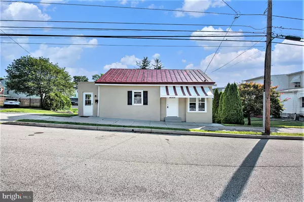 220 S 3RD AVE, Royersford, PA 19468