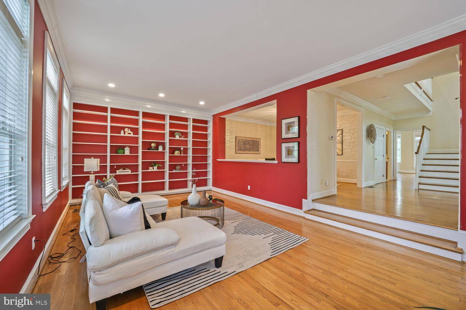 Falls Church, VA 22043,2053 MAYFAIR MCLEAN