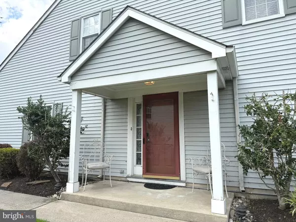 Marlton, NJ 08053,208 HAZELWOOD LN