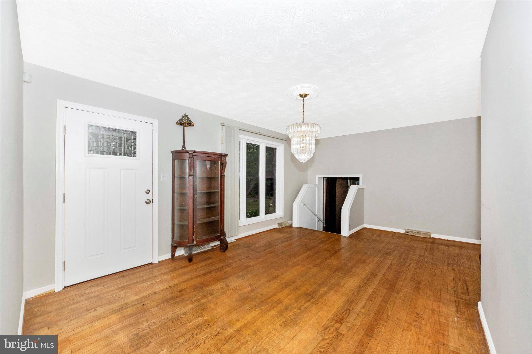 Lothian, MD 20711,5099 SANDS RD