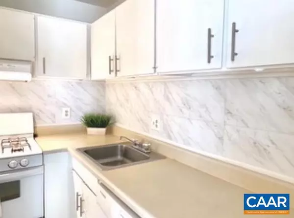 Charlottesville, VA 22901,840 RUNNEL CT #10