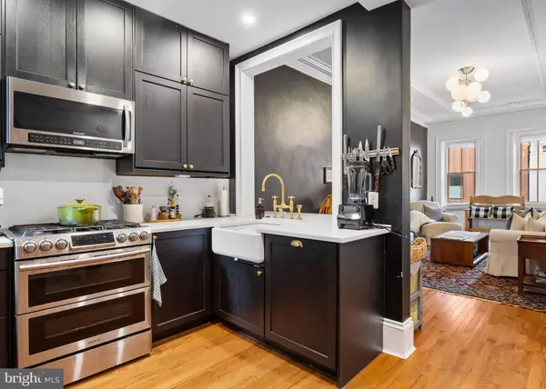 Philadelphia, PA 19123,933 N 4TH ST