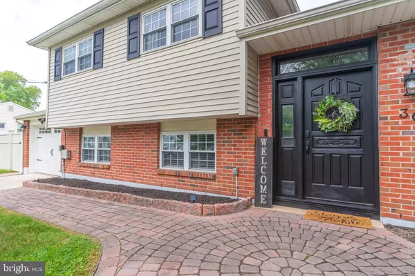 Hamilton, NJ 08620,30 ROCK ROYAL ROAD