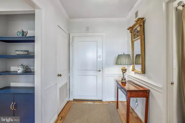 Alexandria, VA 22314,1250 S WASHINGTON ST #820