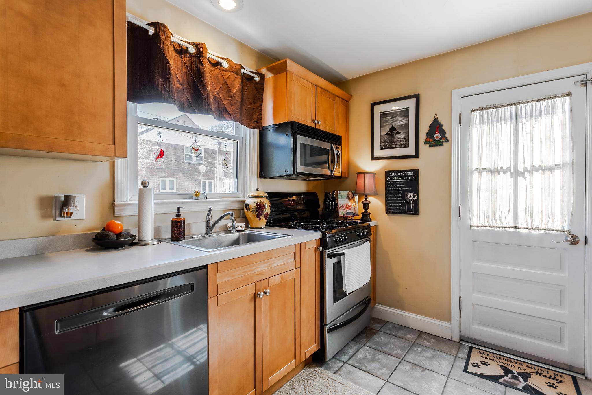 121 ROCK GLEN RD, Wynnewood, PA 19096